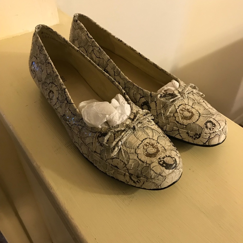 Shoes - Picture 3 of 6